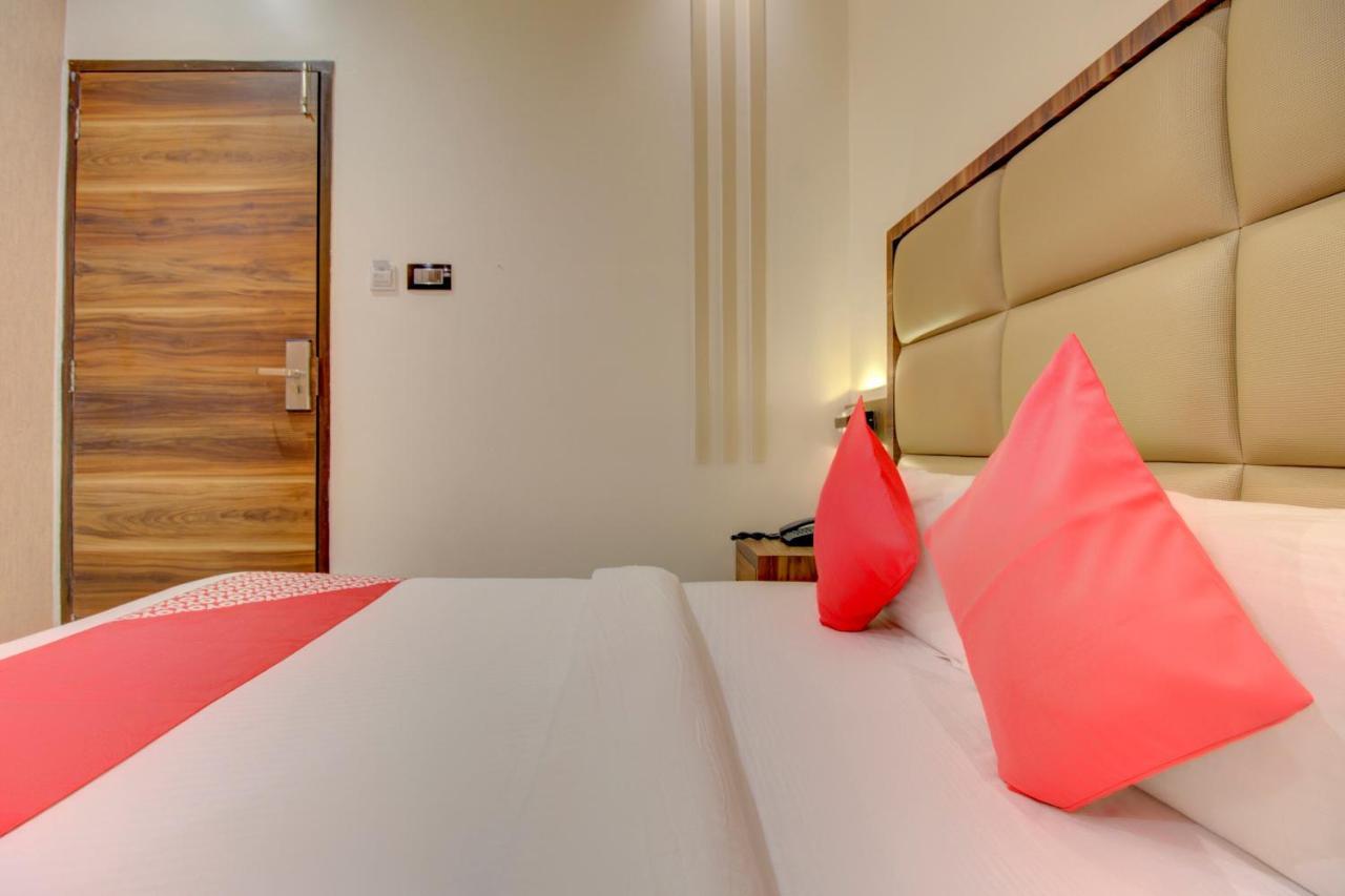 OYO 76180 Hotel Meriton Mumbai Exterior foto