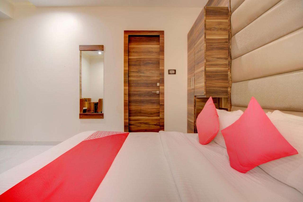OYO 76180 Hotel Meriton Mumbai Exterior foto